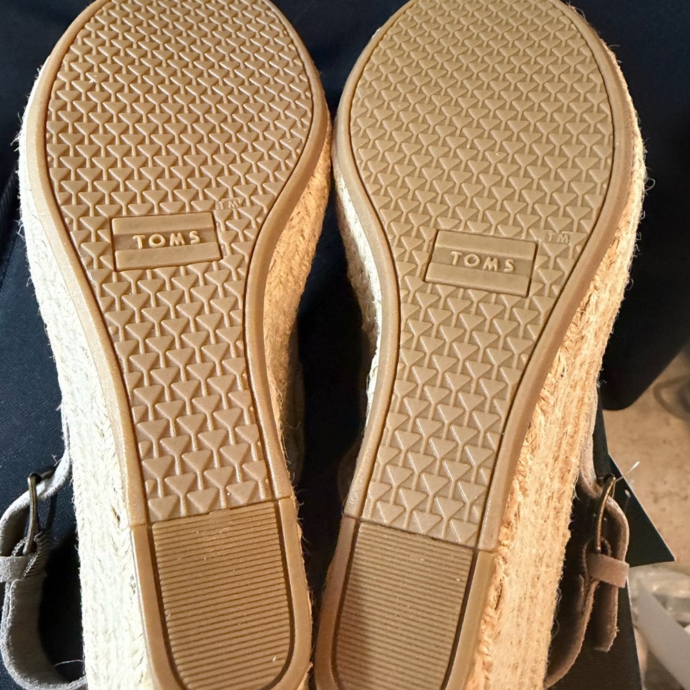 TOMS Monica Desert Taupe Suede. Wedge Sandal. BNIB size 7.5 - Picture 6 of 6